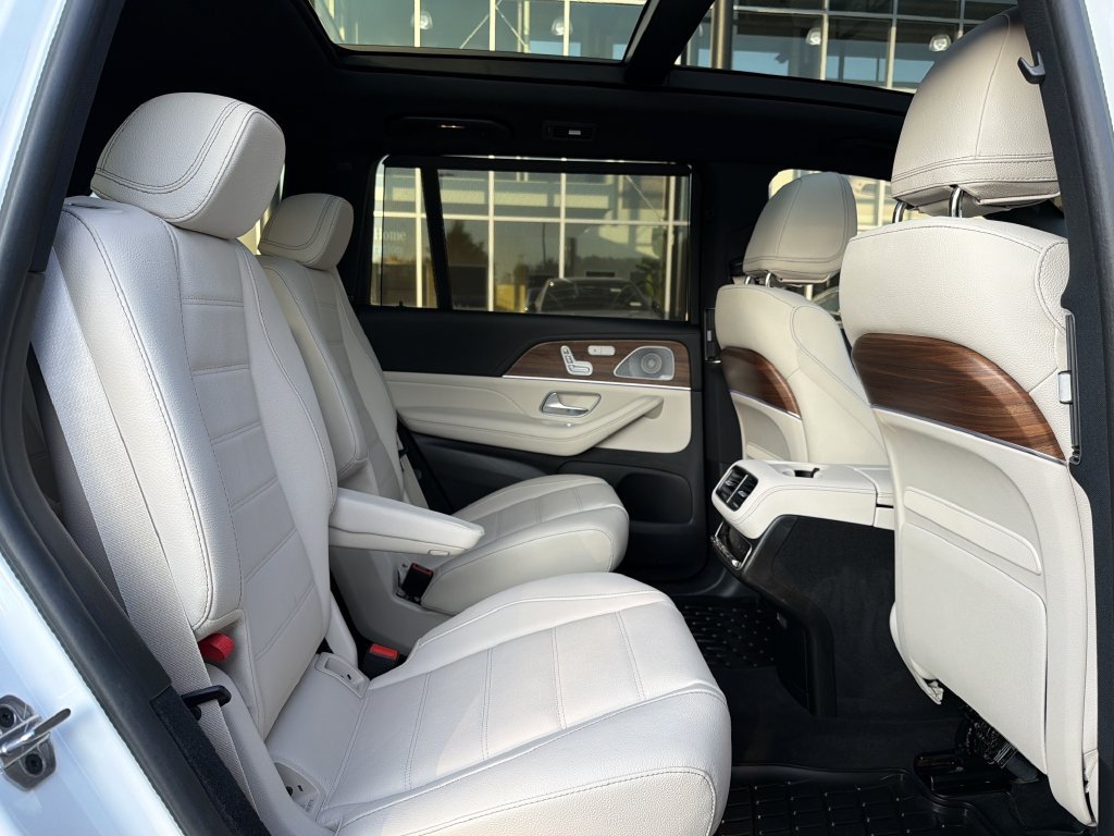 Used 2025 Mercedes-Benz GLS 580 4MATIC image 18
