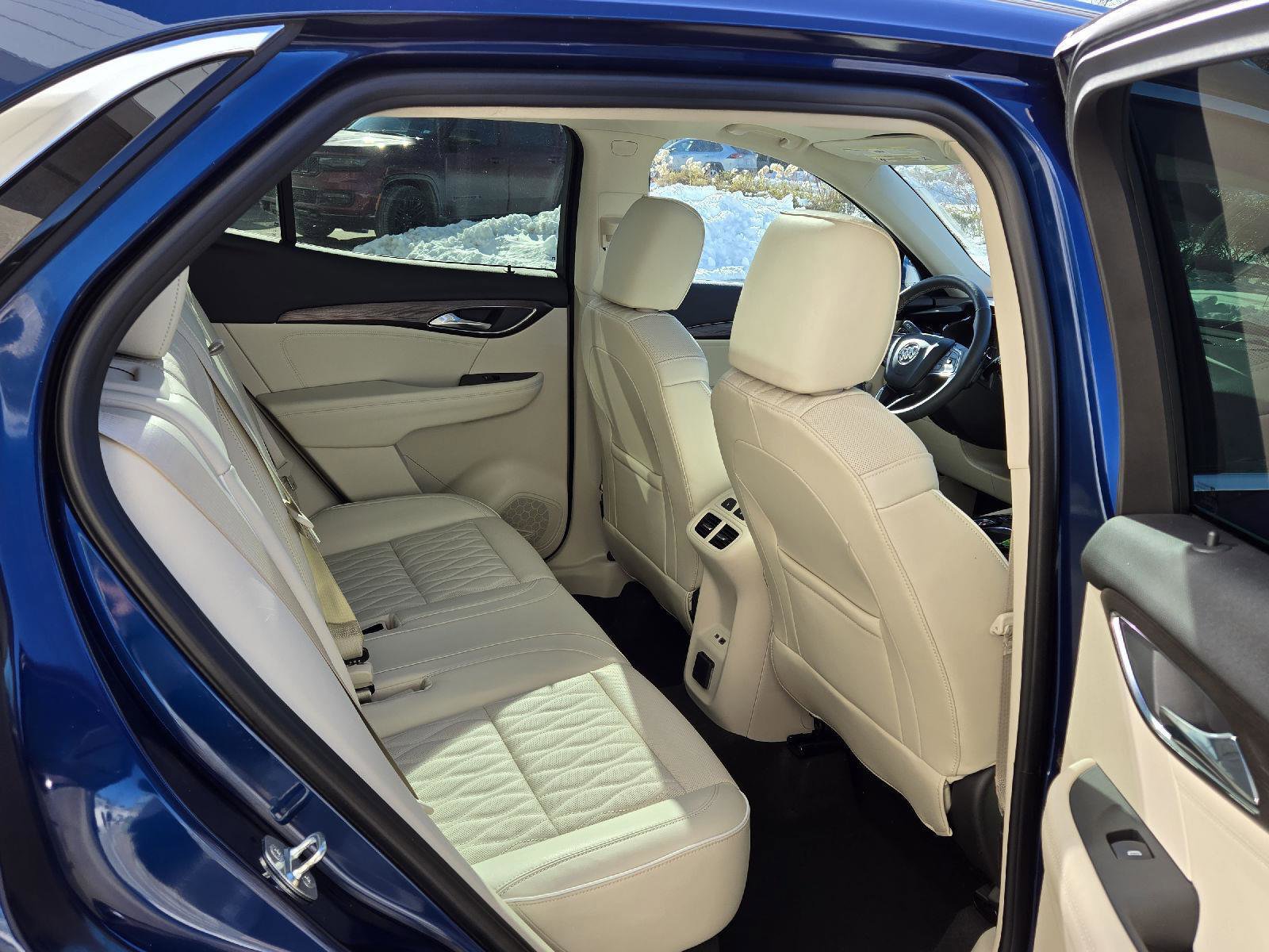 Used 2023 Buick Envision Avenir image 19