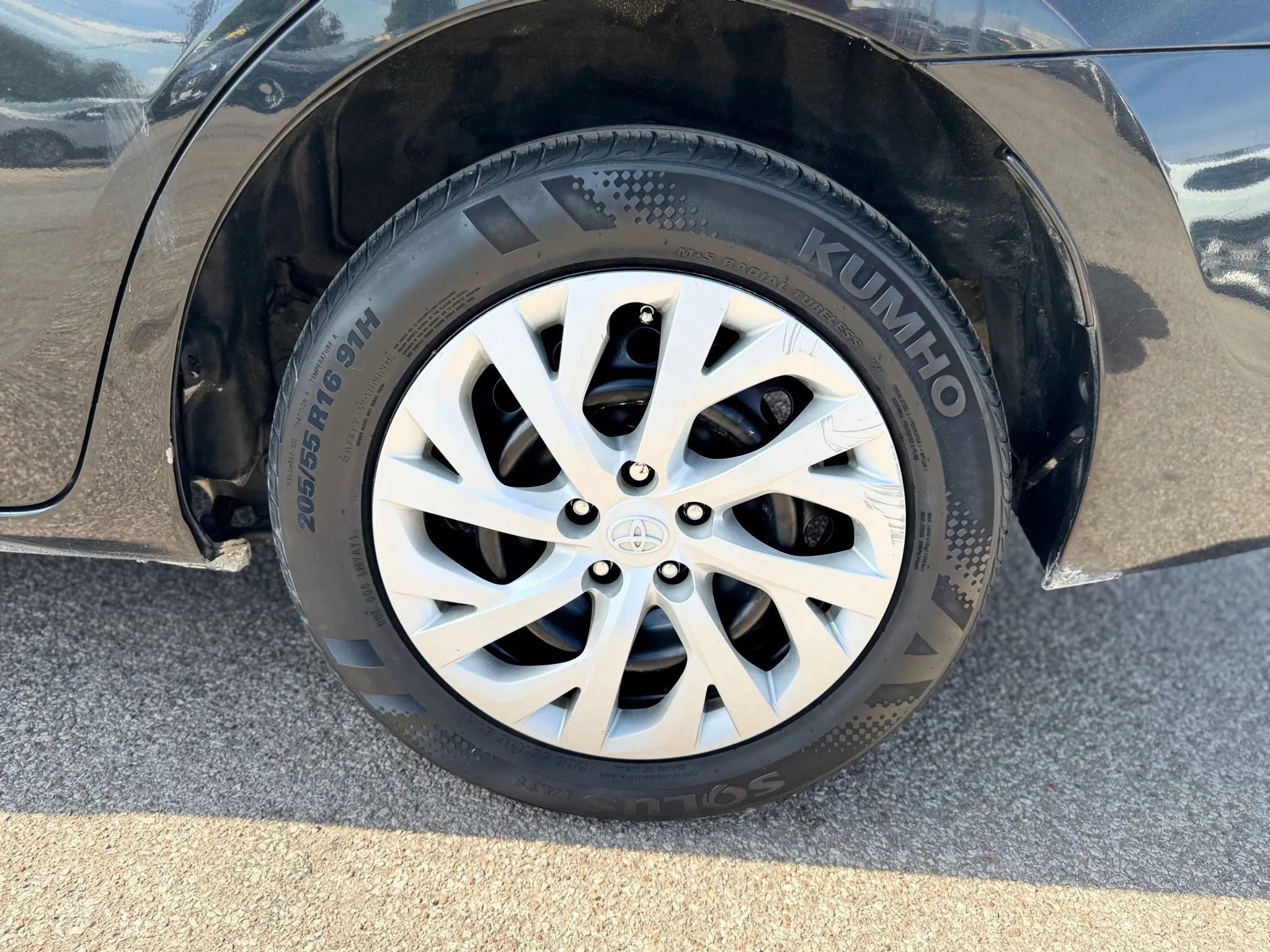 Used 2017 Toyota Corolla LE image 16