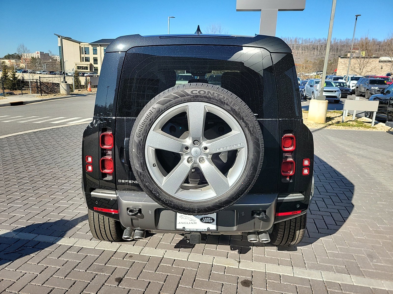 Used 2025 Land Rover Defender 110 X-Dynamic SE AWD/4WD image 6