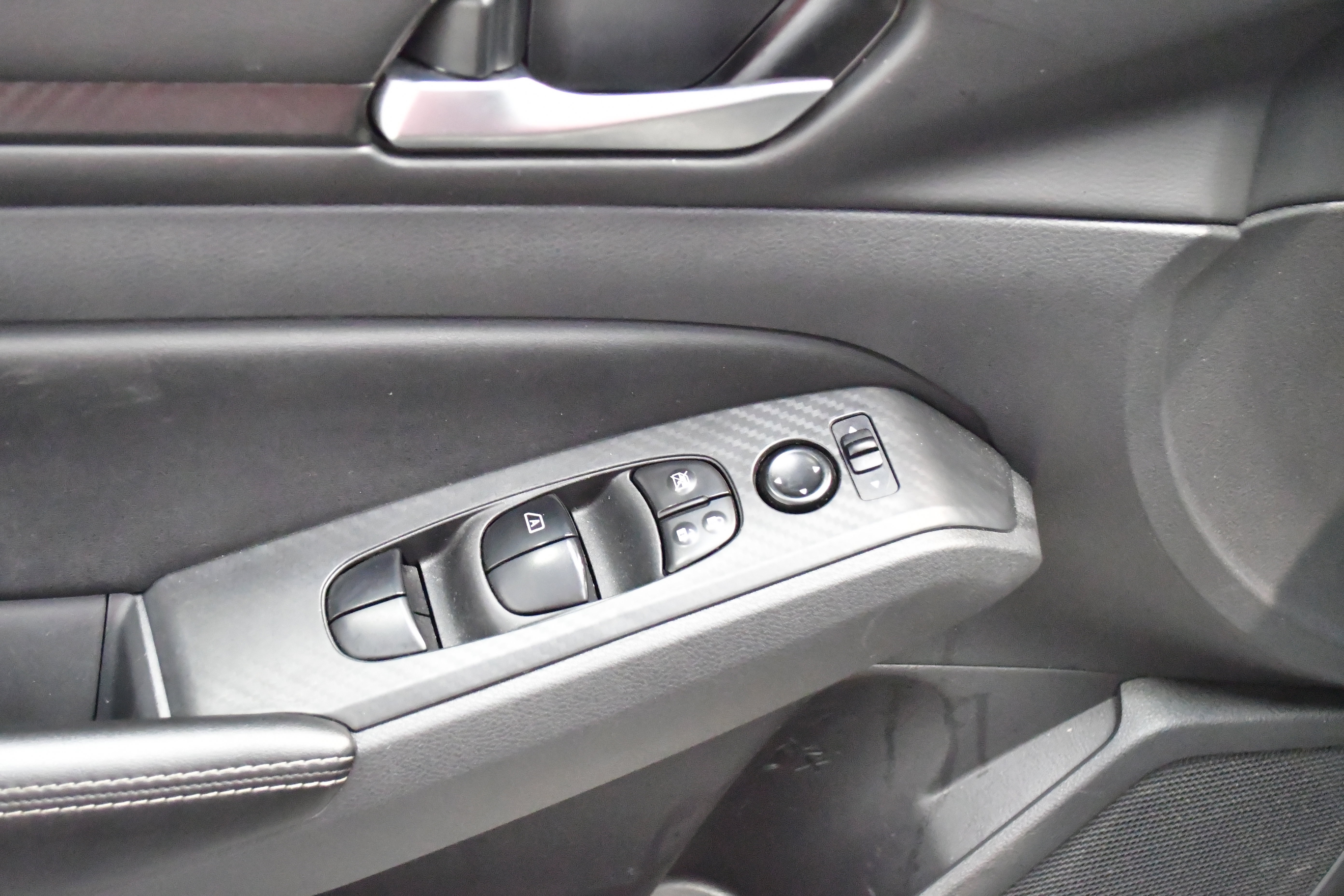 Used 2025 Nissan Altima 2.5 SV FWD image 14