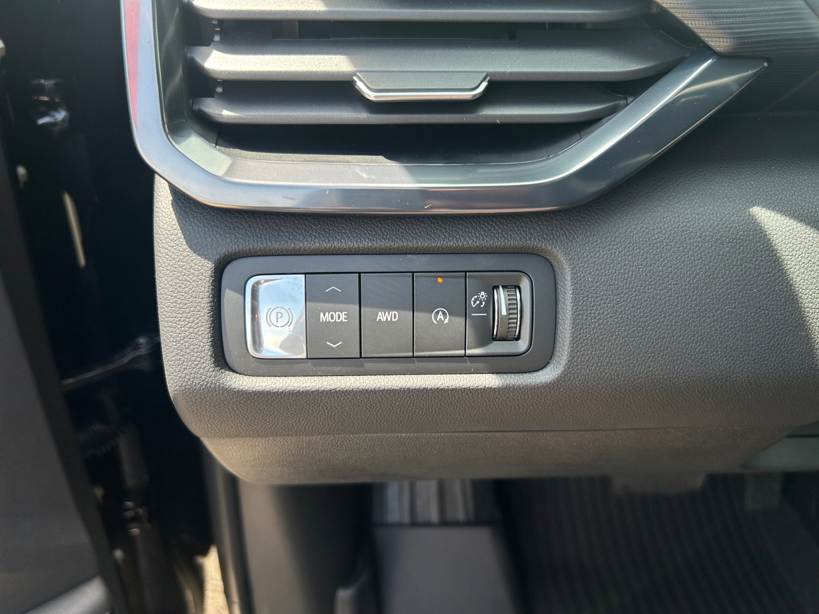 New 2026 GMC Acadia AT4 w/ LPO, Floor Liner Package AWD/4WD image 29