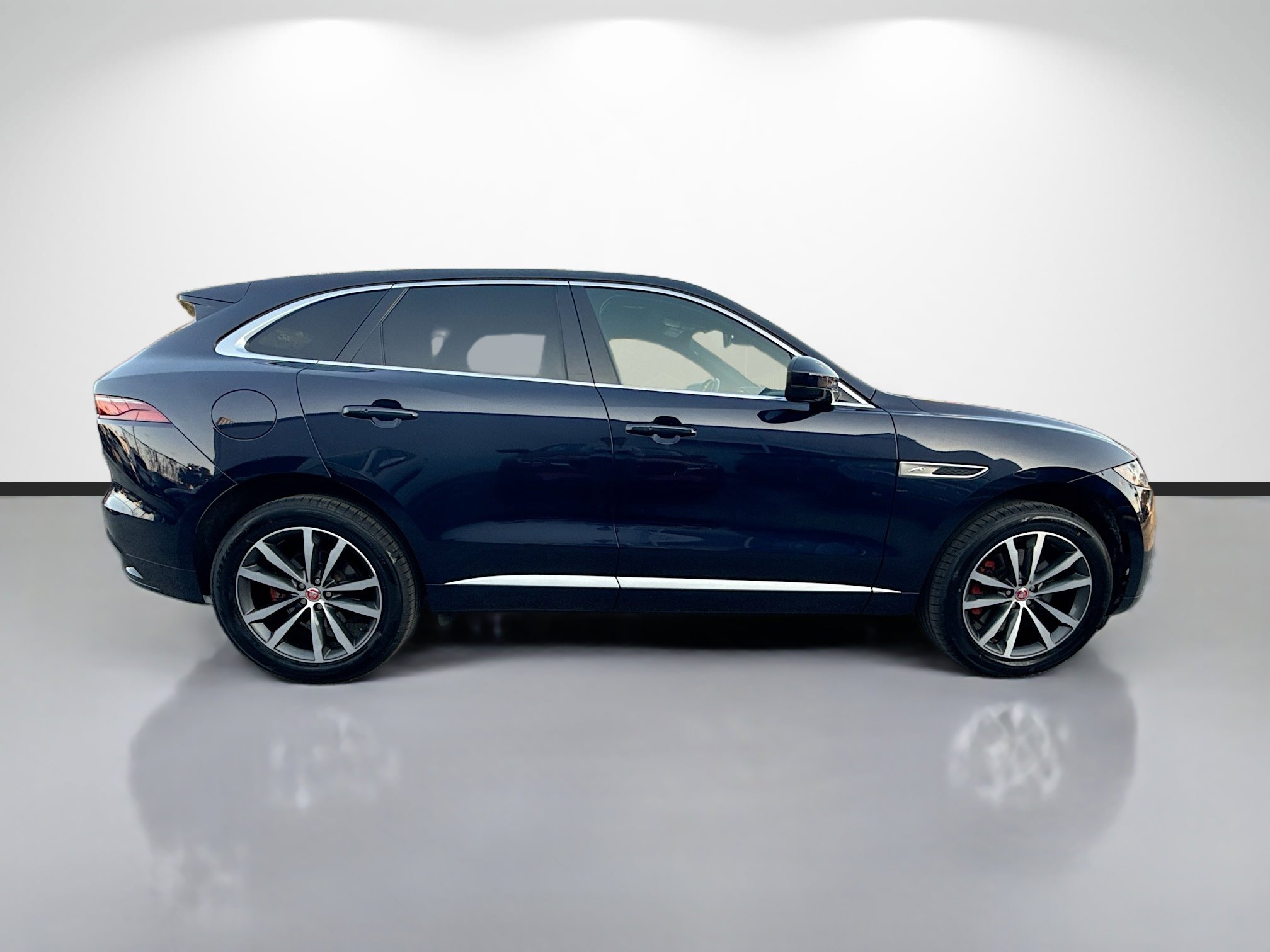 Used 2023 Jaguar F-PACE R-Dynamic S image 6