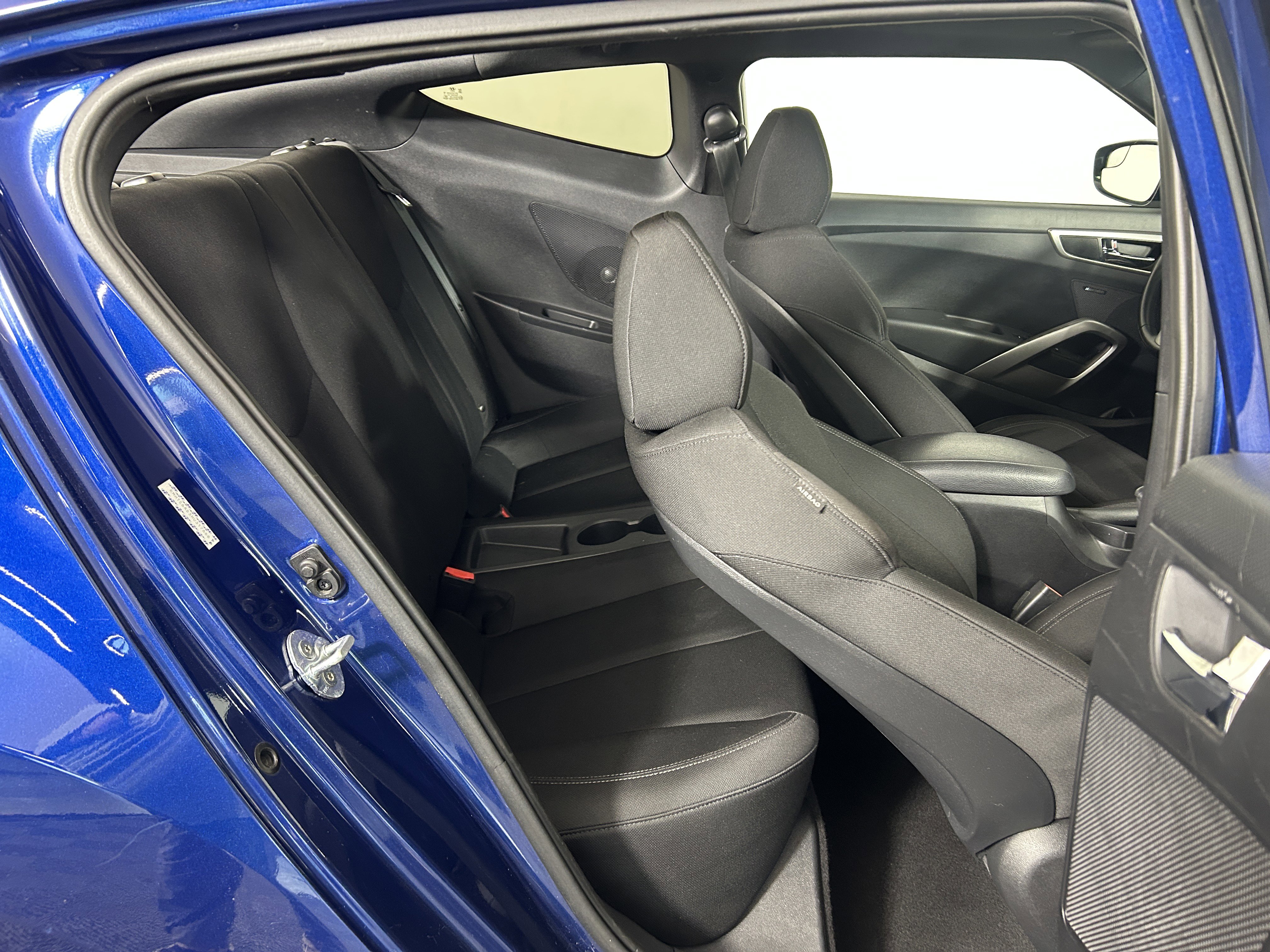 Used 2017 Hyundai Veloster Value Edition image 25