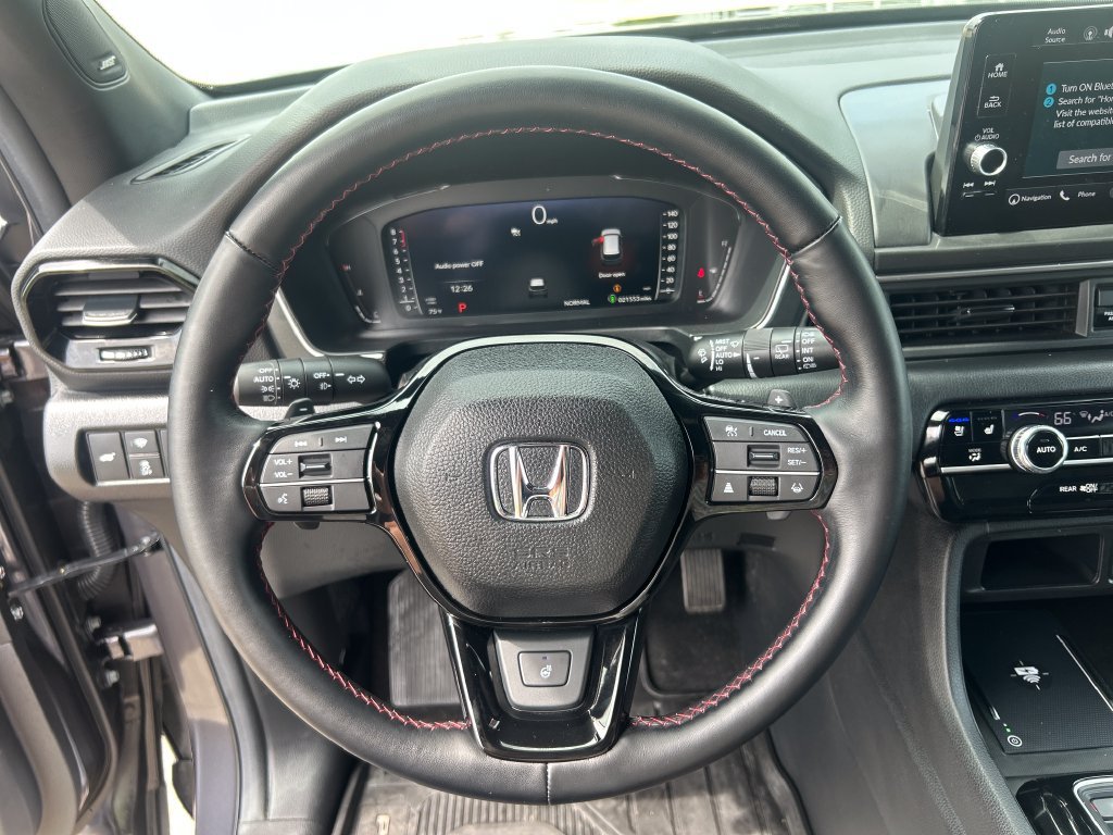 Used 2025 Honda Pilot Black Edition image 14