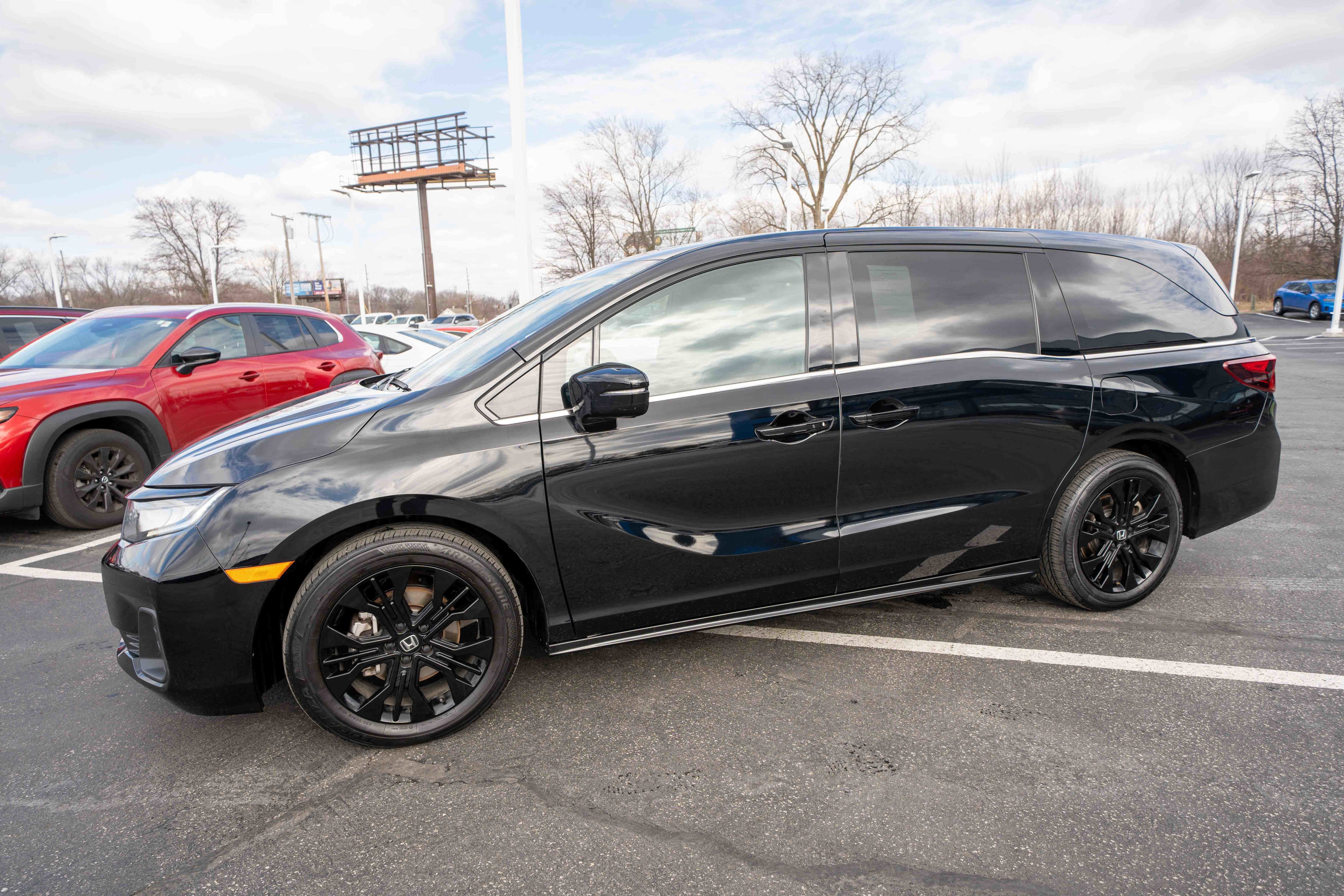 Used 2025 Honda Odyssey Sport-L image 3