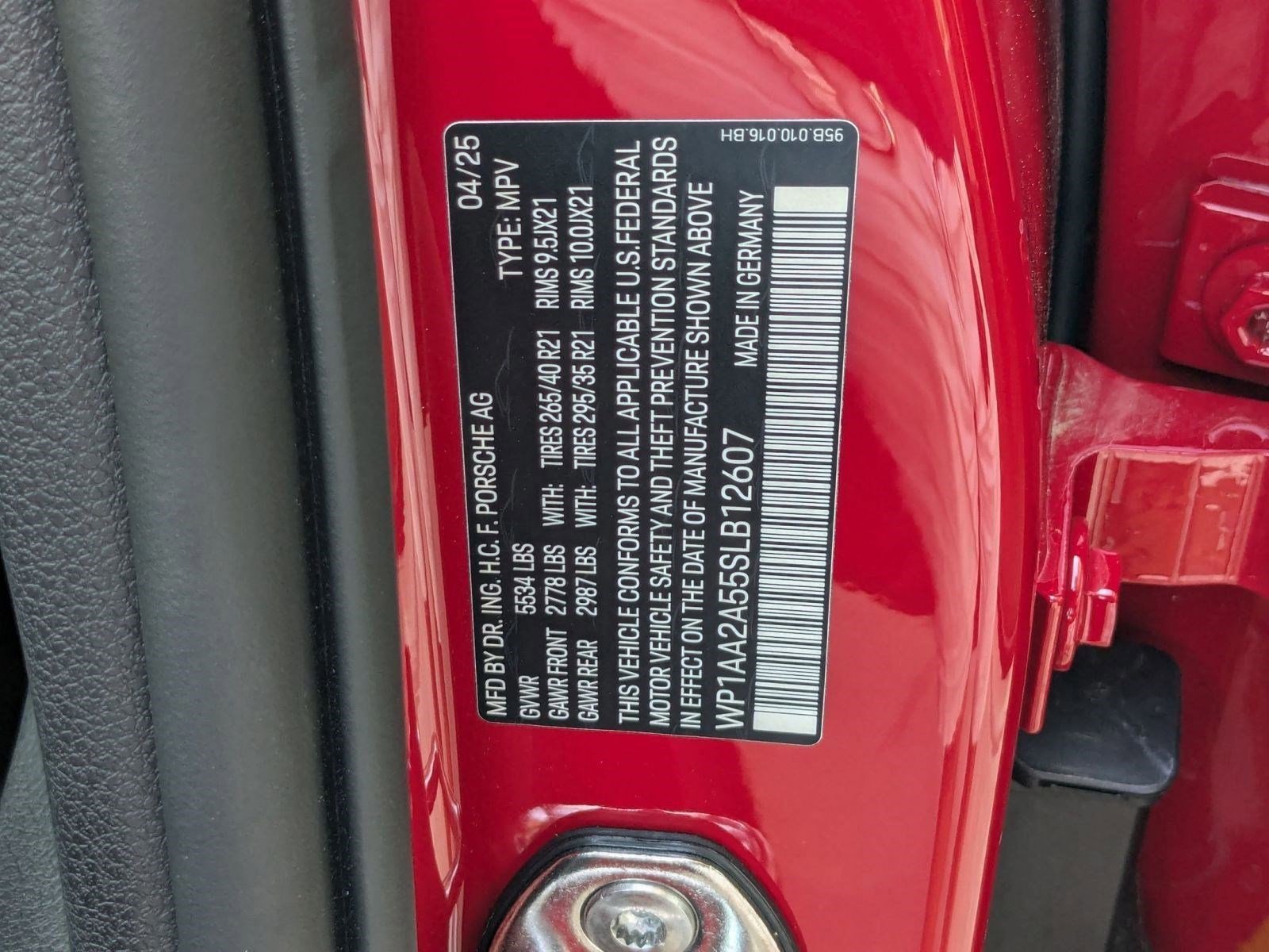 Certified 2025 Porsche Macan image 30