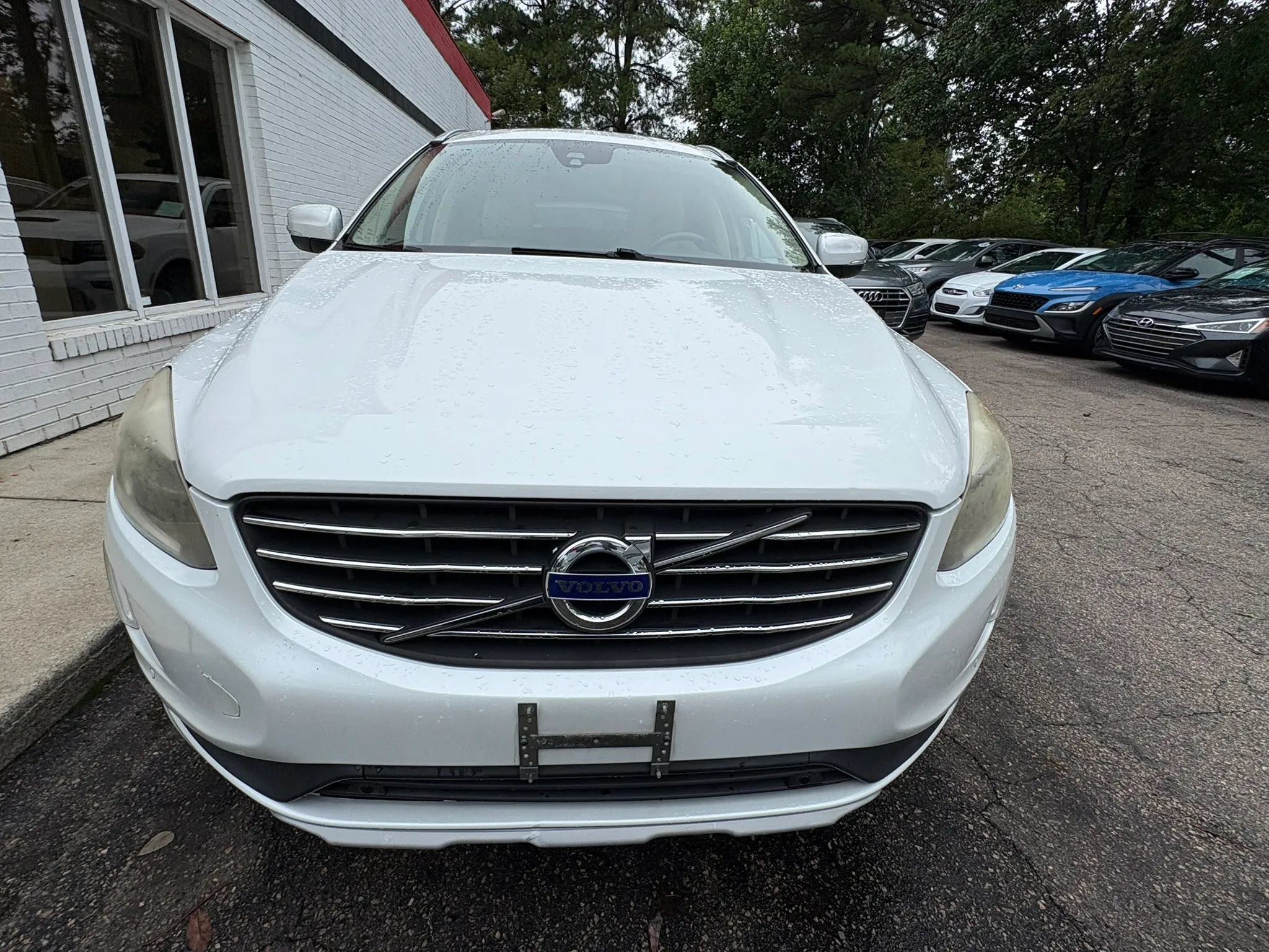 Used 2016 Volvo XC60 T6 w/ Proximity Package AWD/4WD image 3
