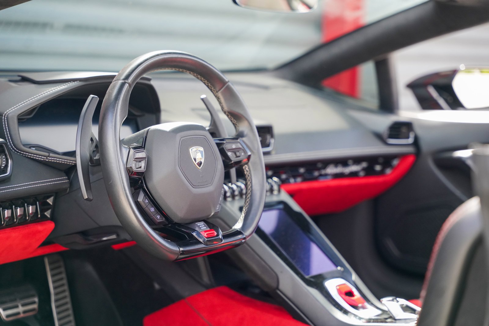 Used 2022 Lamborghini Huracan EVO RWD image 17