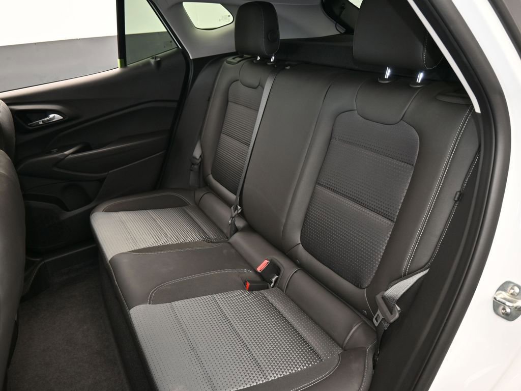 Used 2025 Chevrolet Trax LT w/ LT Convenience Package image 36