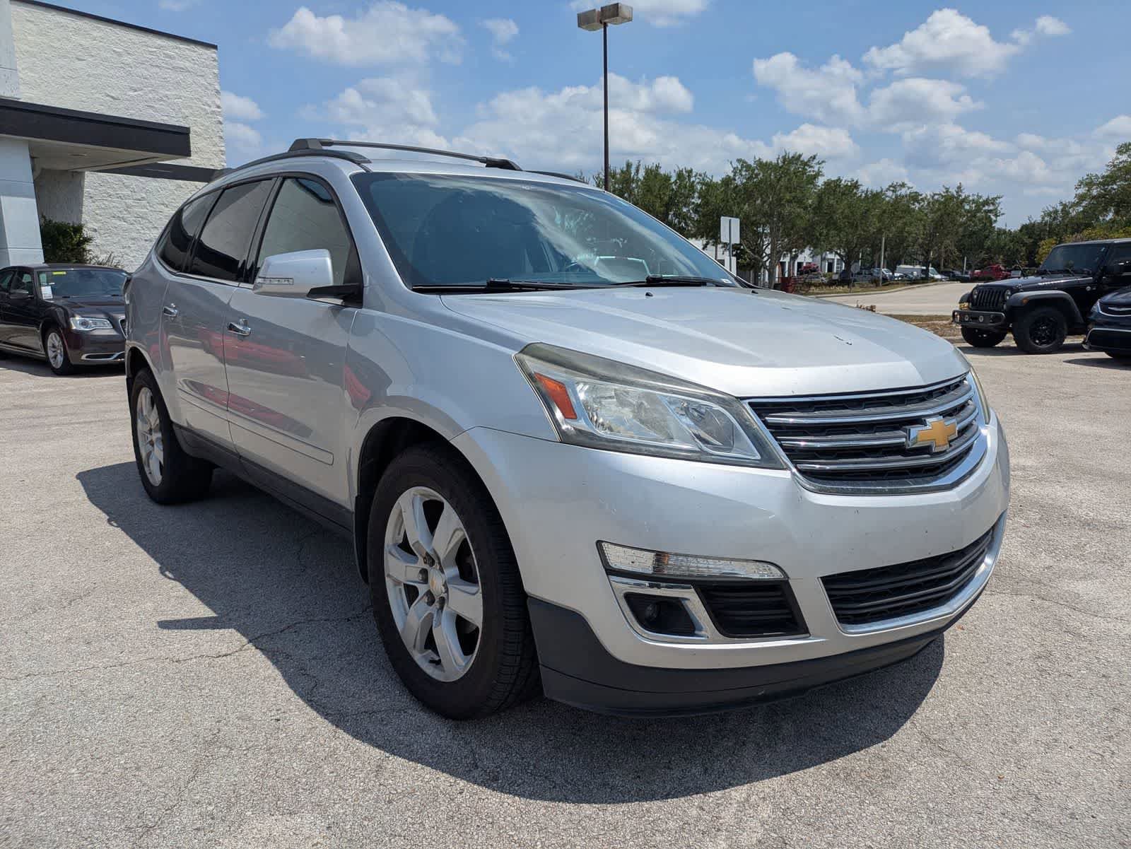Used 2017 Chevrolet Traverse LT w/ Style and Technology Package AWD/4WD image 3