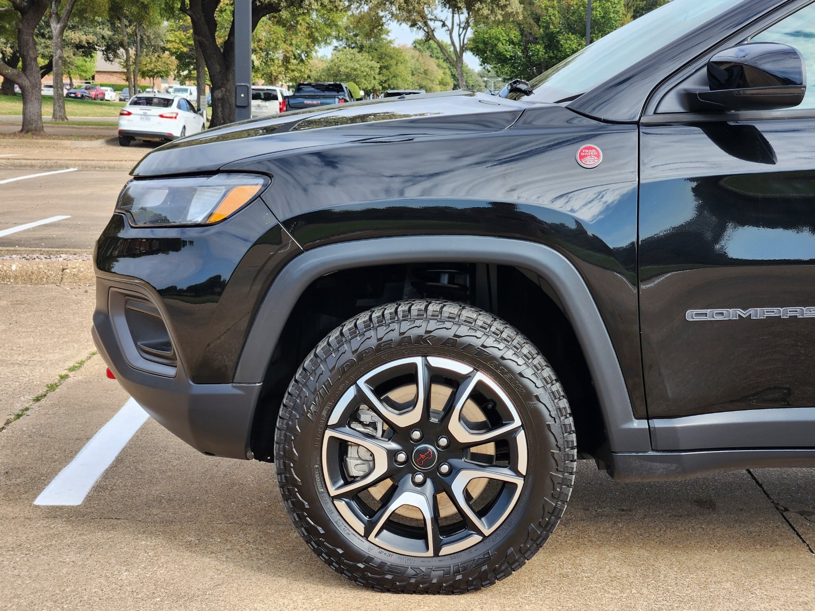 Used 2025 Jeep Compass Trailhawk AWD/4WD image 16