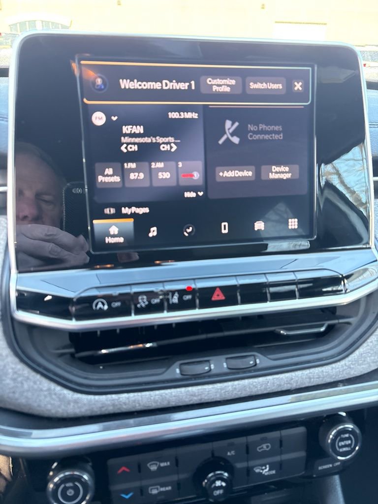 Used 2025 Jeep Compass Latitude image 12