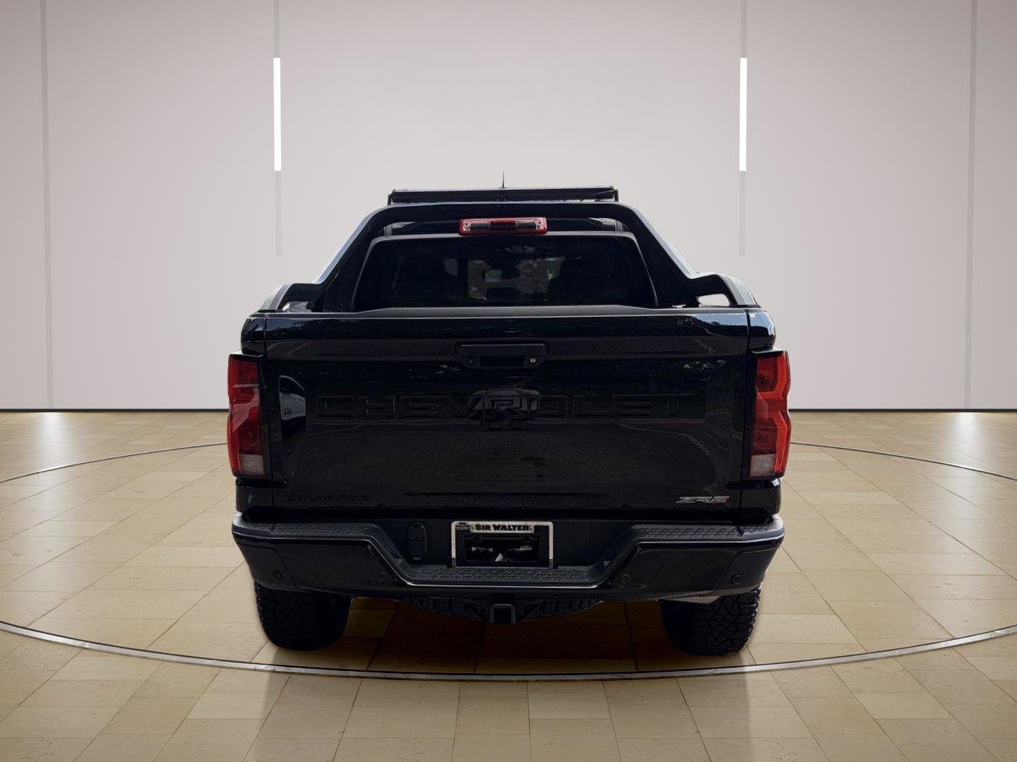 Used 2025 Chevrolet Colorado ZR2 w/ Midnight Edition AWD/4WD image 5