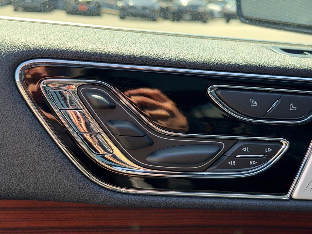 Used 2022 Lincoln Navigator L Reserve AWD/4WD image 18
