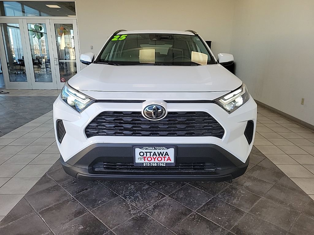 Used 2025 Toyota RAV4 XLE image 3