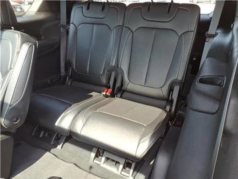 Used 2024 Jeep Grand Cherokee L Limited w/ Luxury Tech Group II image 47