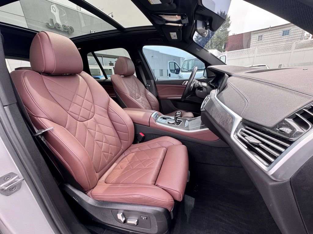 Used 2023 BMW X5 xDrive40i w/ M Sport Package AWD/4WD image 18