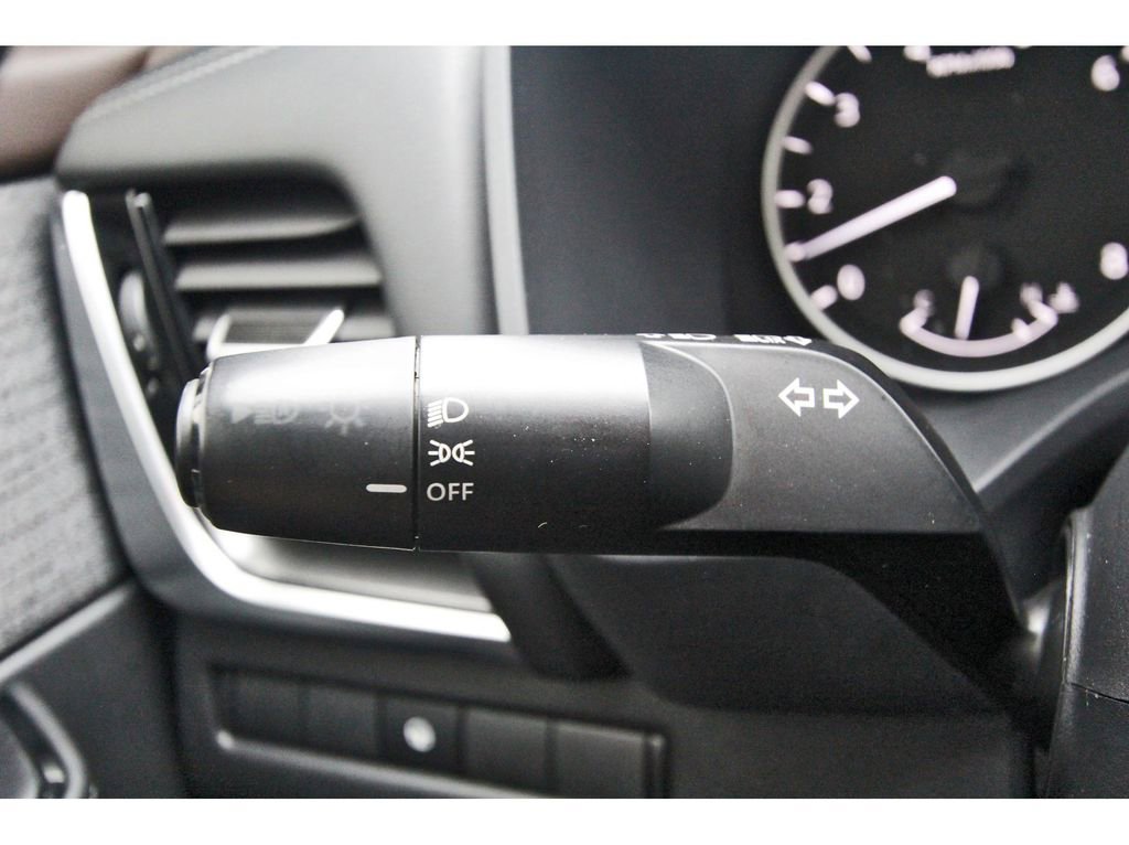 Used 2022 Nissan Rogue SV image 11