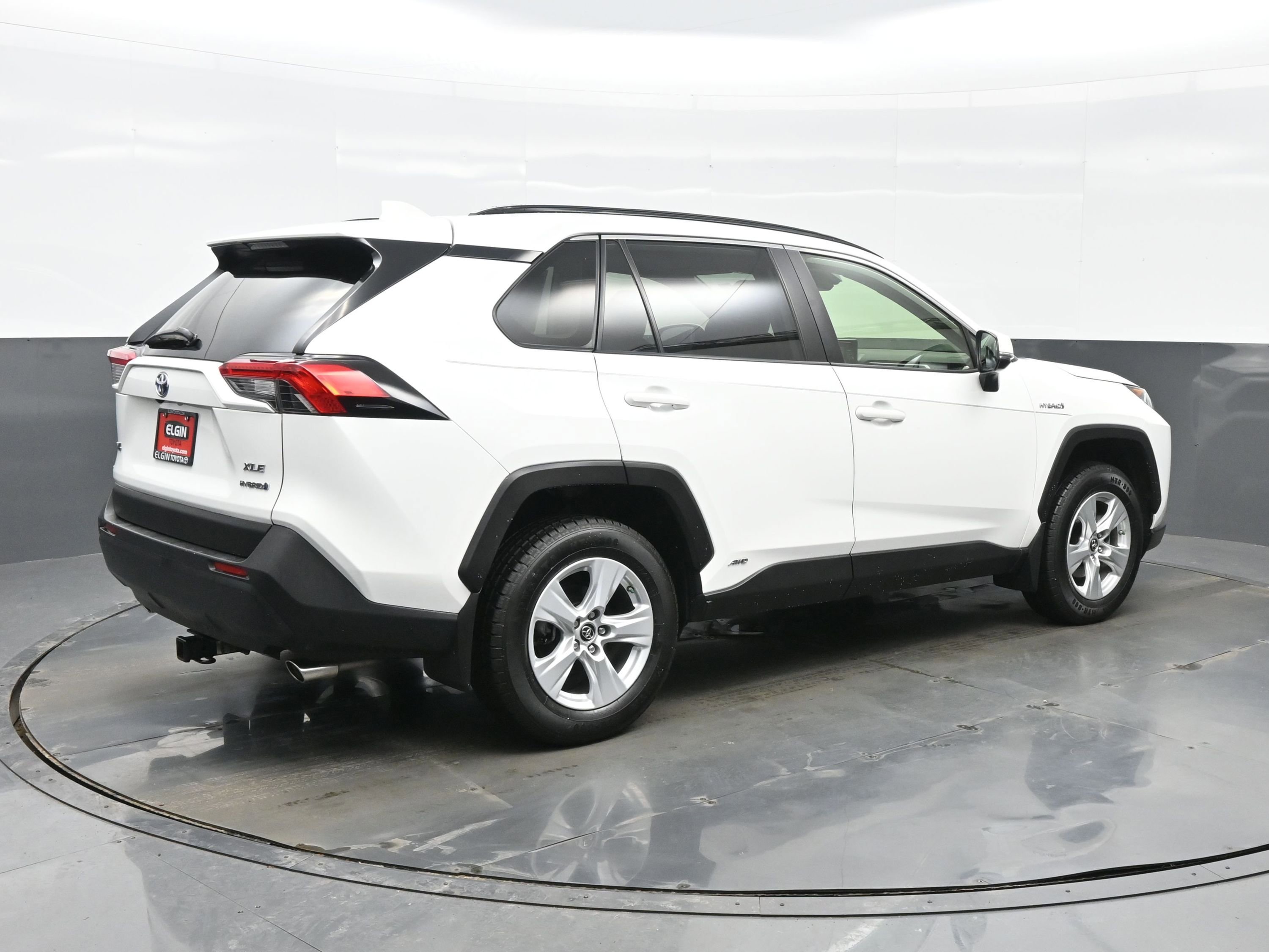 Used 2019 Toyota RAV4 XLE w/ Carpet Mat Package image 6