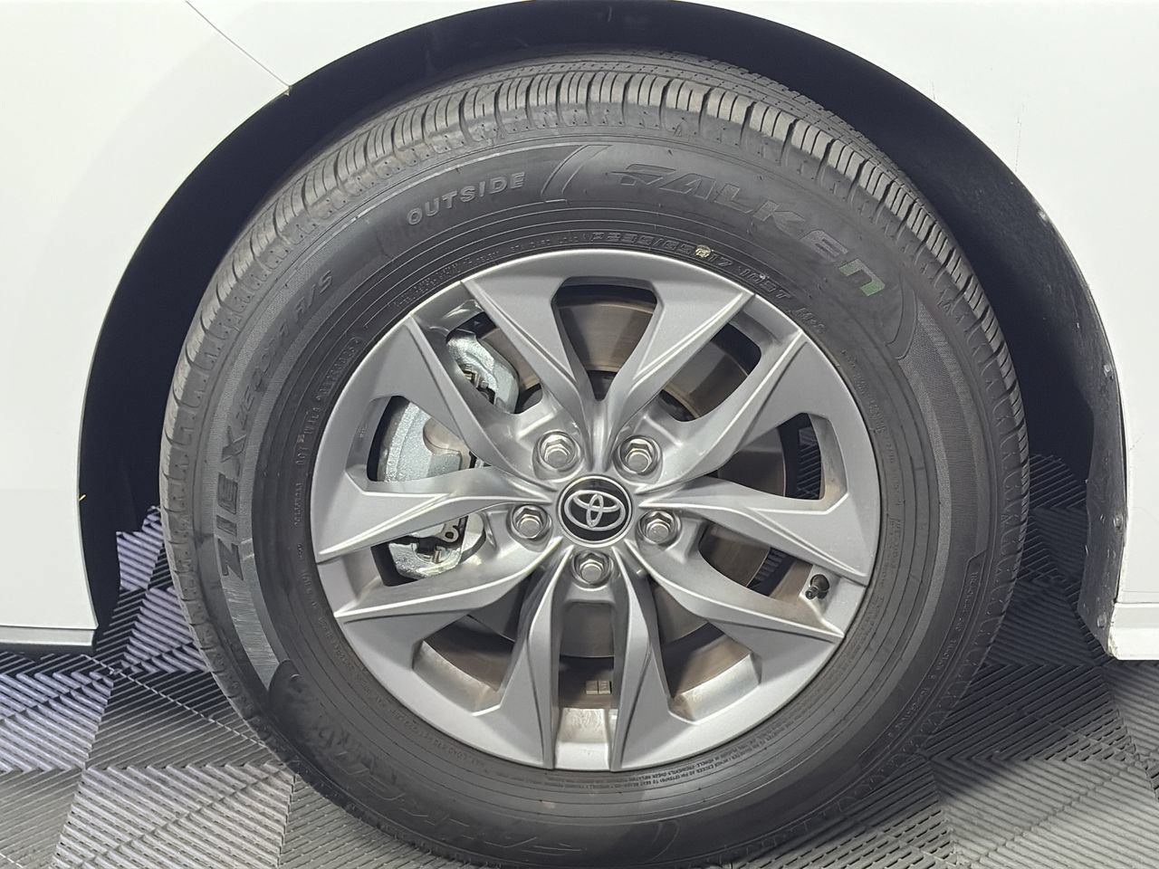 Used 2026 Toyota Sienna LE FWD image 10