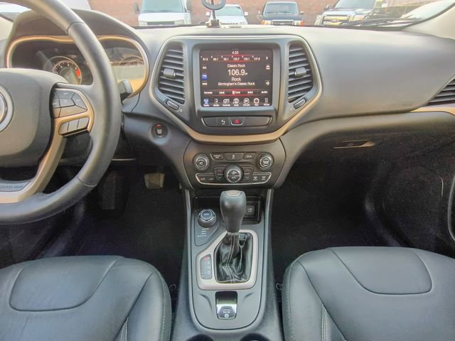 Used 2018 Jeep Cherokee Limited image 32