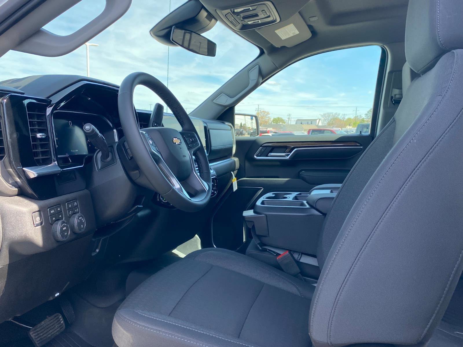 New 2026 Chevrolet Silverado 1500 LT w/ Z71 Off-Road Package AWD/4WD image 14