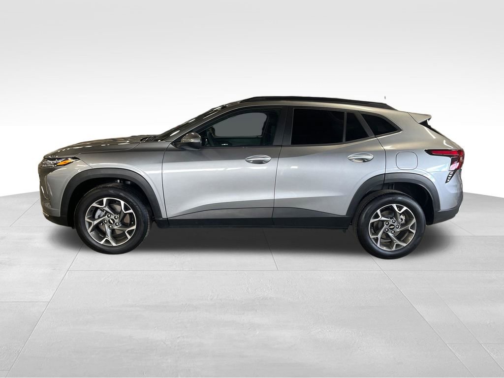 Used 2025 Chevrolet Trax LT FWD image 18