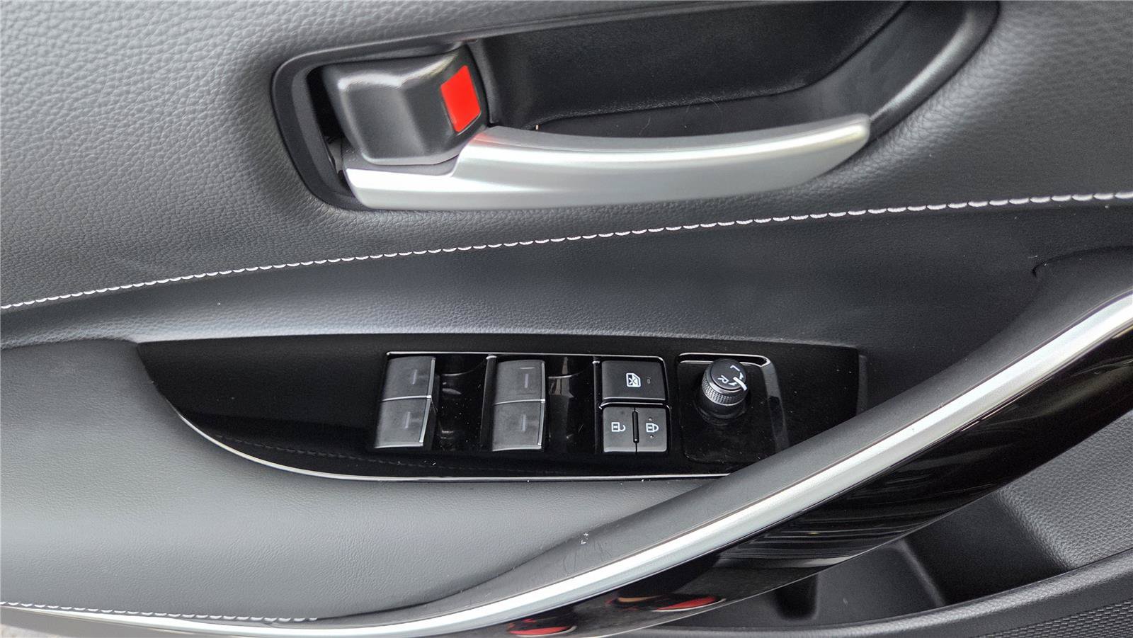 Used 2026 Toyota Corolla XSE FWD image 14