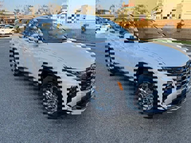 New 2026 Hyundai Tucson SE image 1
