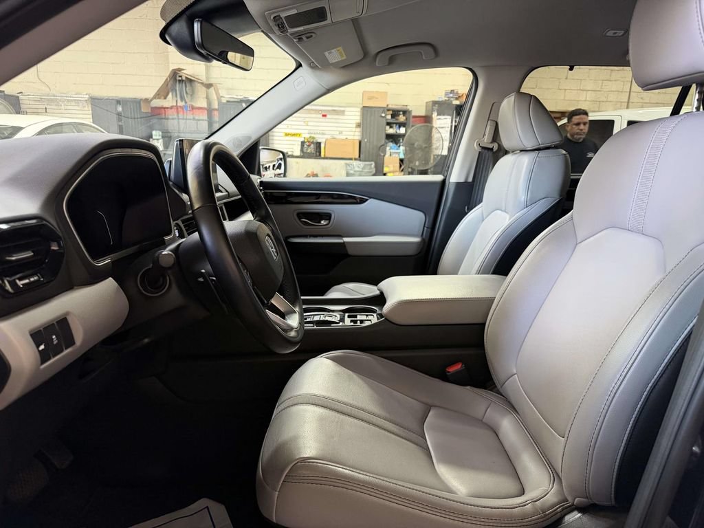 Used 2025 Honda Pilot EX-L image 8