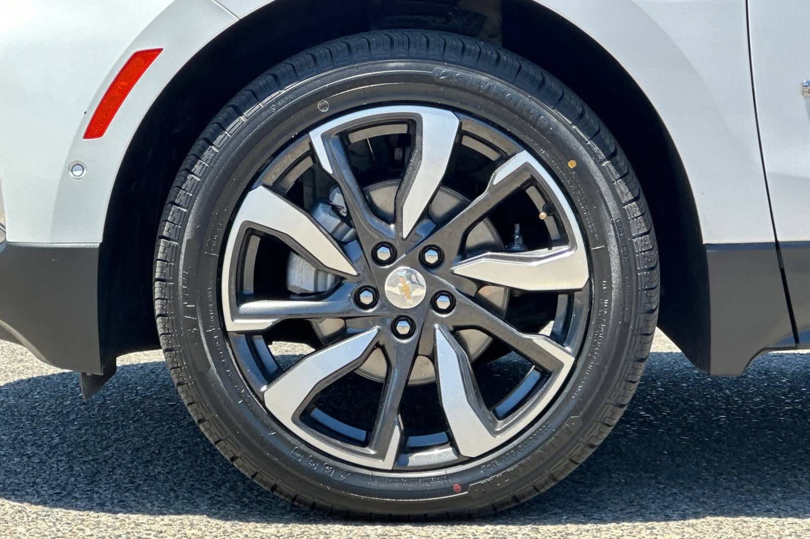 Used 2023 Chevrolet Equinox Premier AWD/4WD image 27