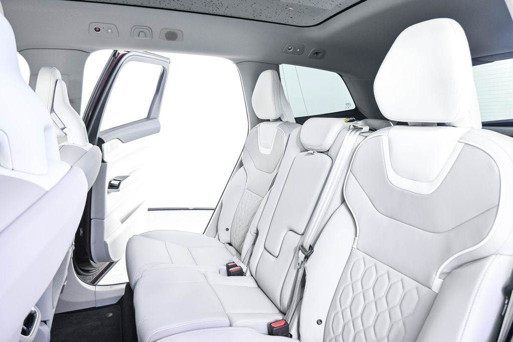 Certified 2025 Volvo EX90 Ultra AWD/4WD image 22