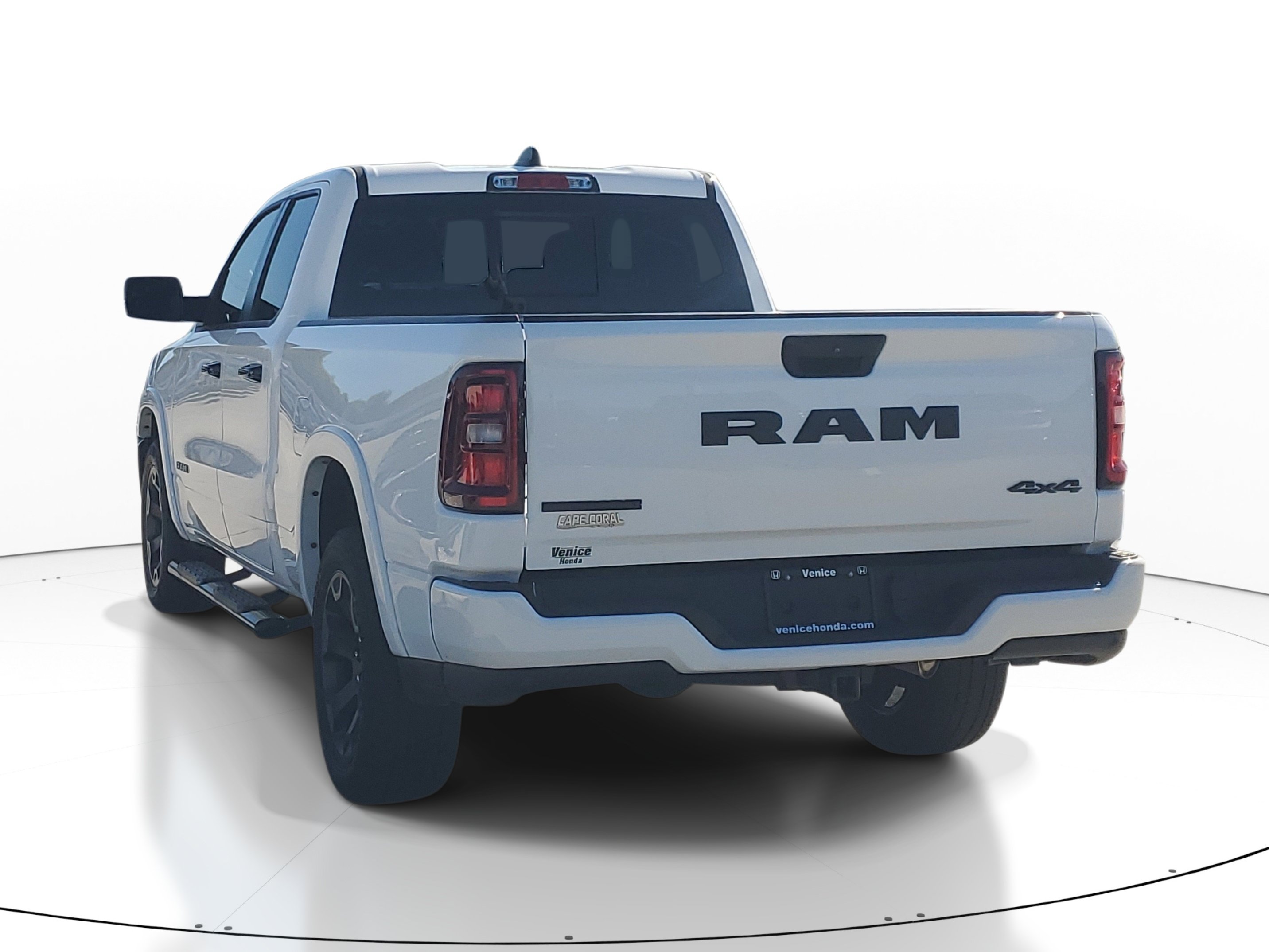 Used 2025 RAM 1500 Big Horn AWD/4WD image 4
