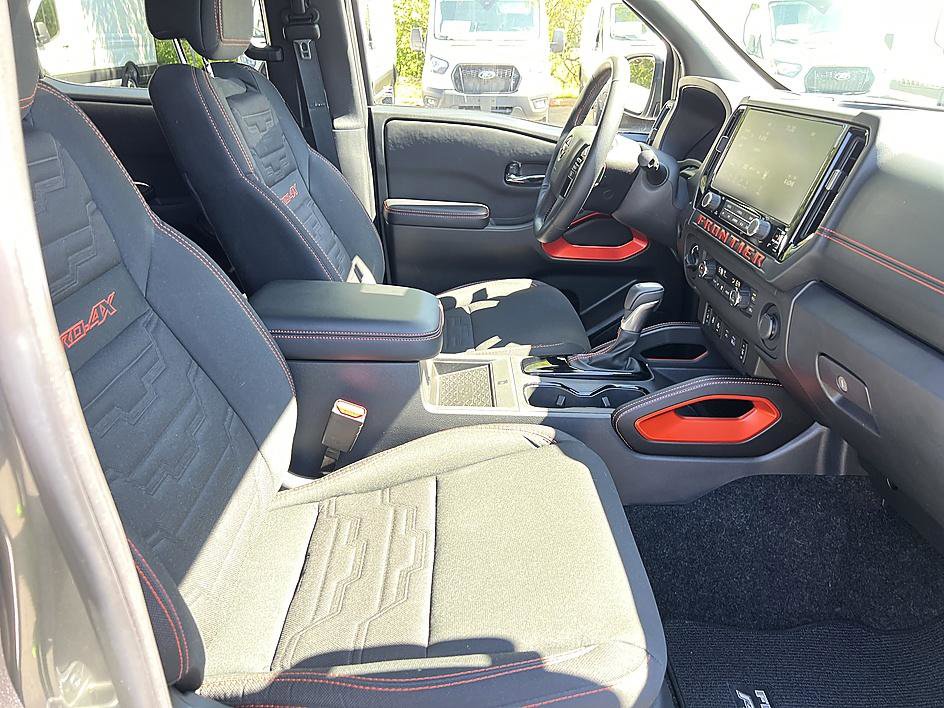 Used 2025 Nissan Frontier PRO-4X w/ Pro Convenience Package AWD/4WD image 19