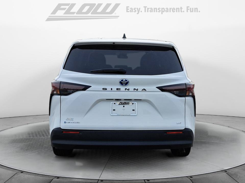 Used 2025 Toyota Sienna LE AWD/4WD image 8