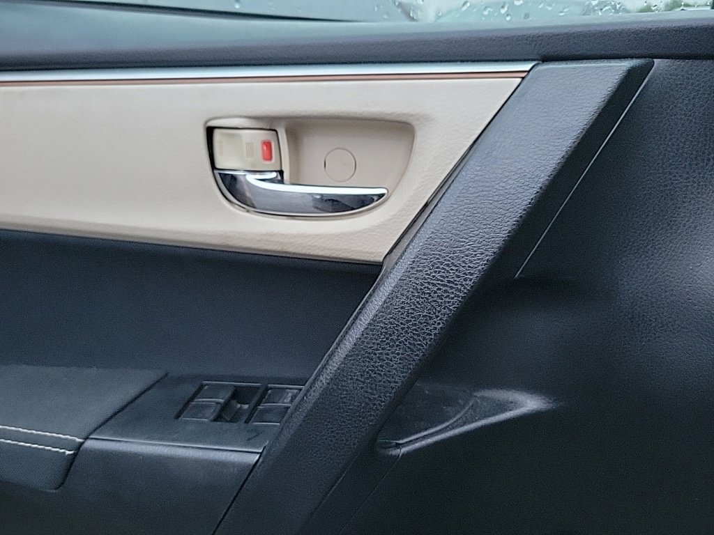 Used 2015 Toyota Corolla LE FWD image 11