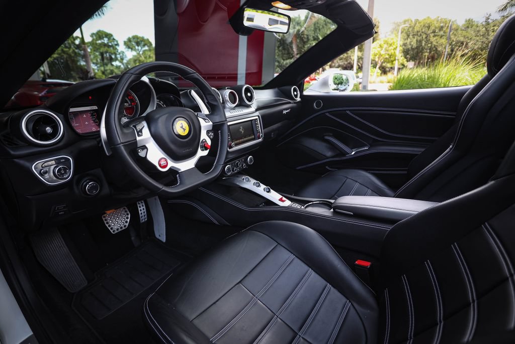 Used 2015 Ferrari California T RWD image 43