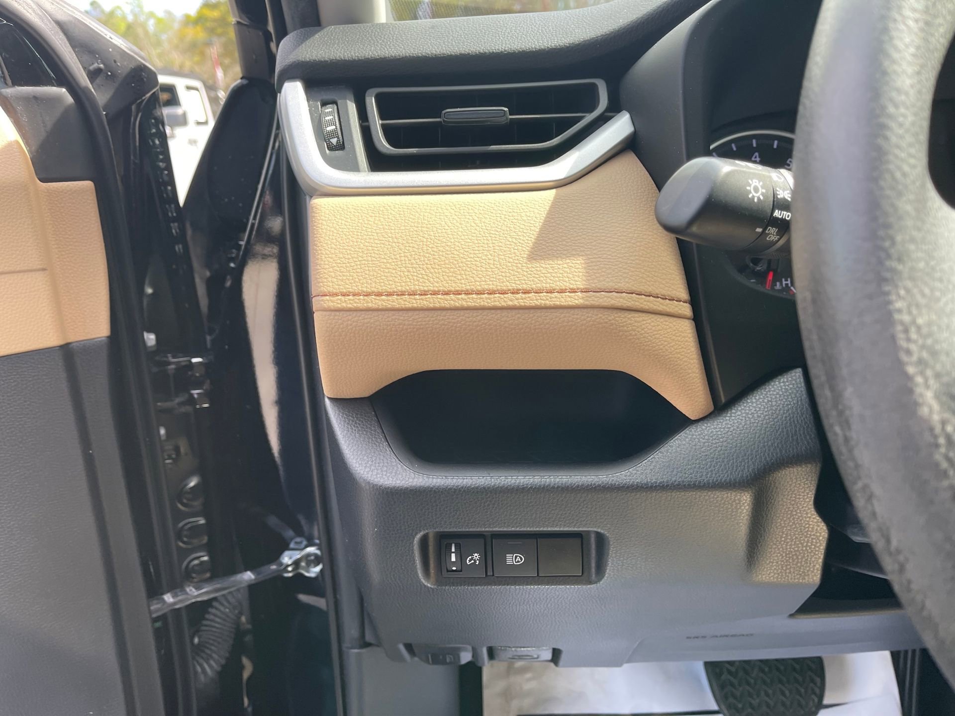 Used 2021 Toyota RAV4 XLE image 19