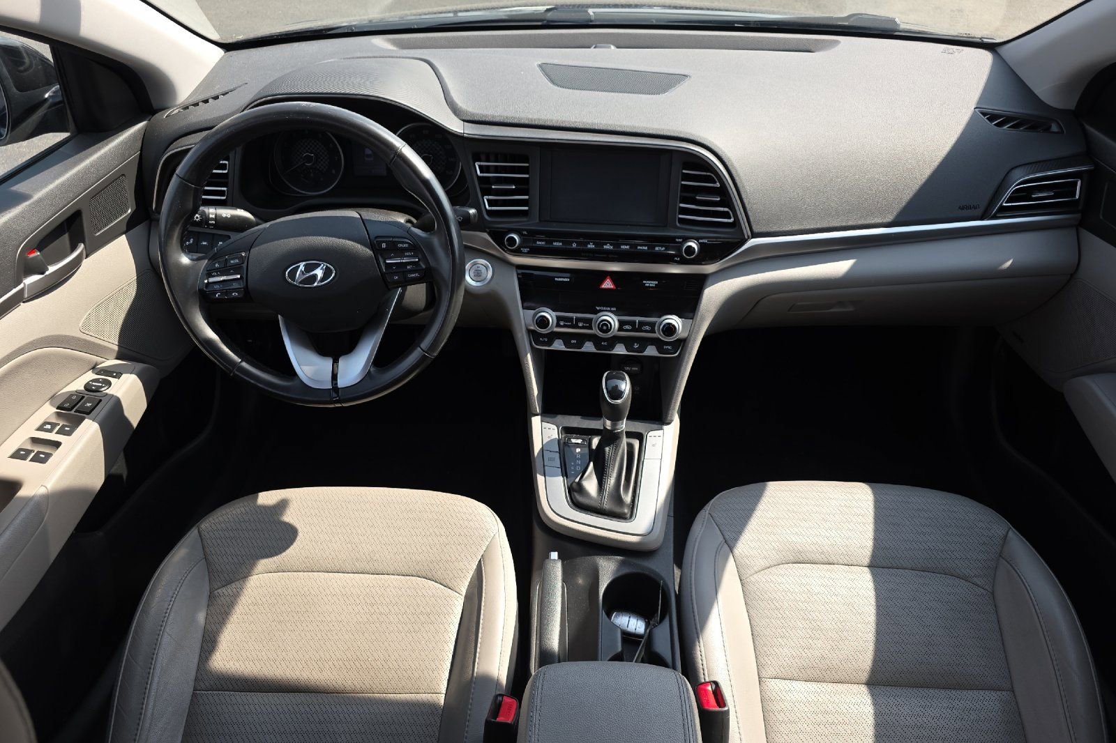 Used 2019 Hyundai Elantra Limited image 13