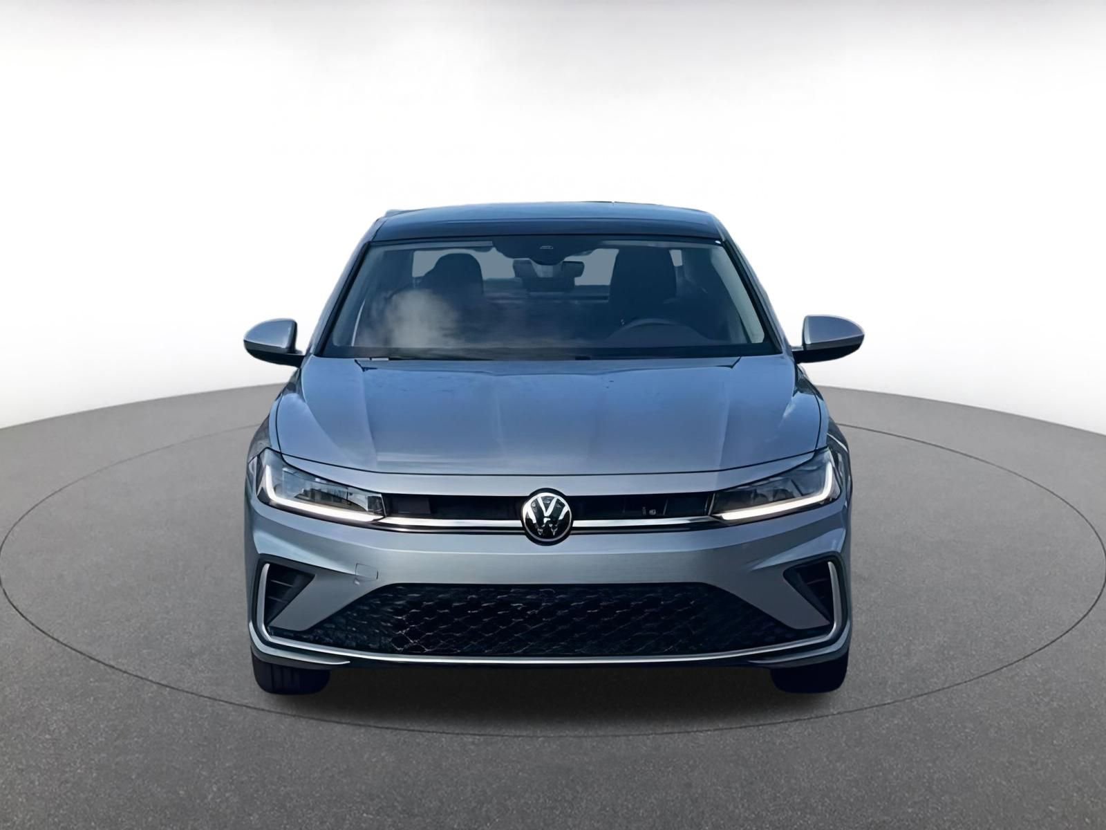 Used 2025 Volkswagen Jetta SE image 4