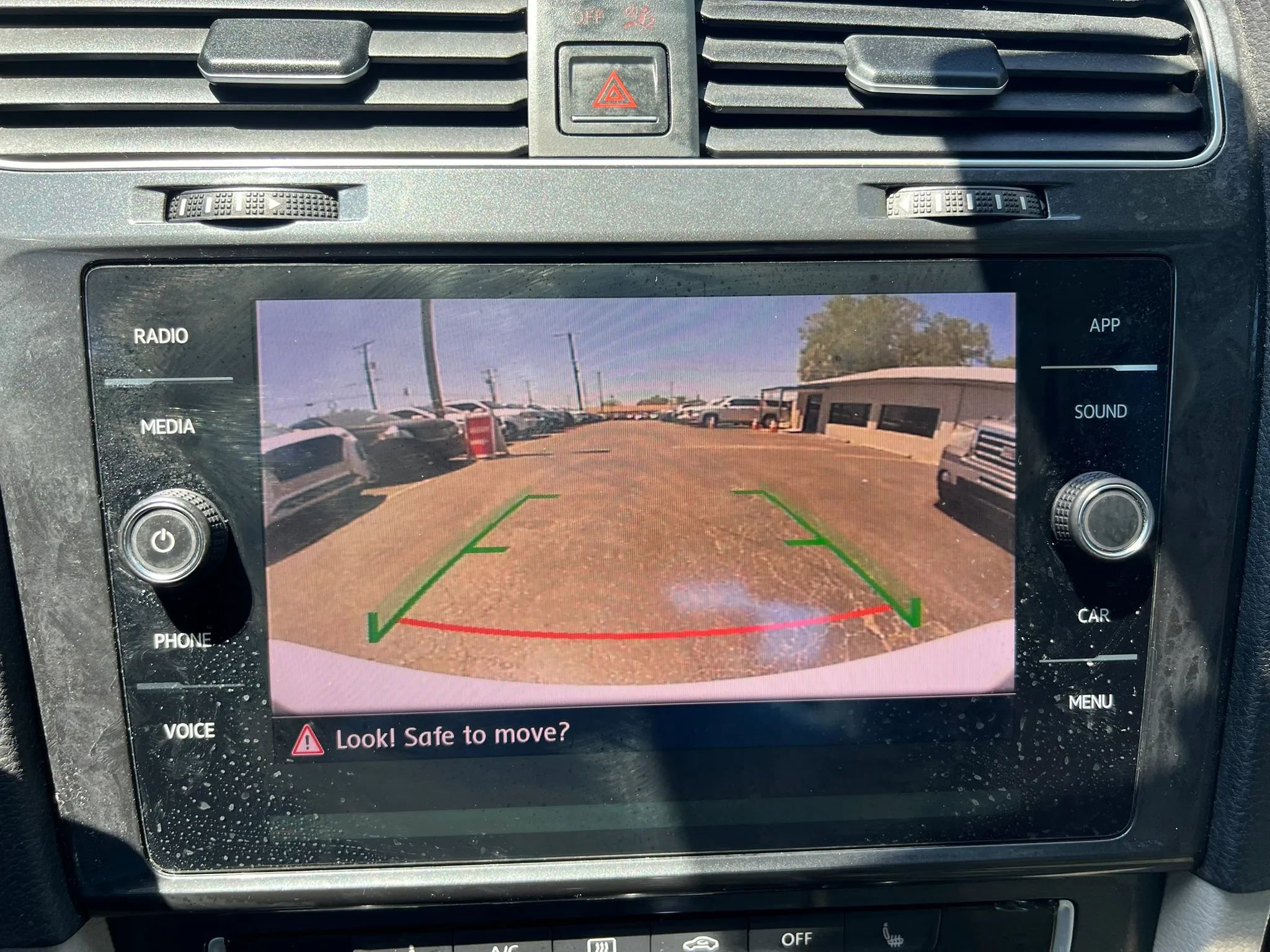 Used 2018 Volkswagen Golf SE image 16