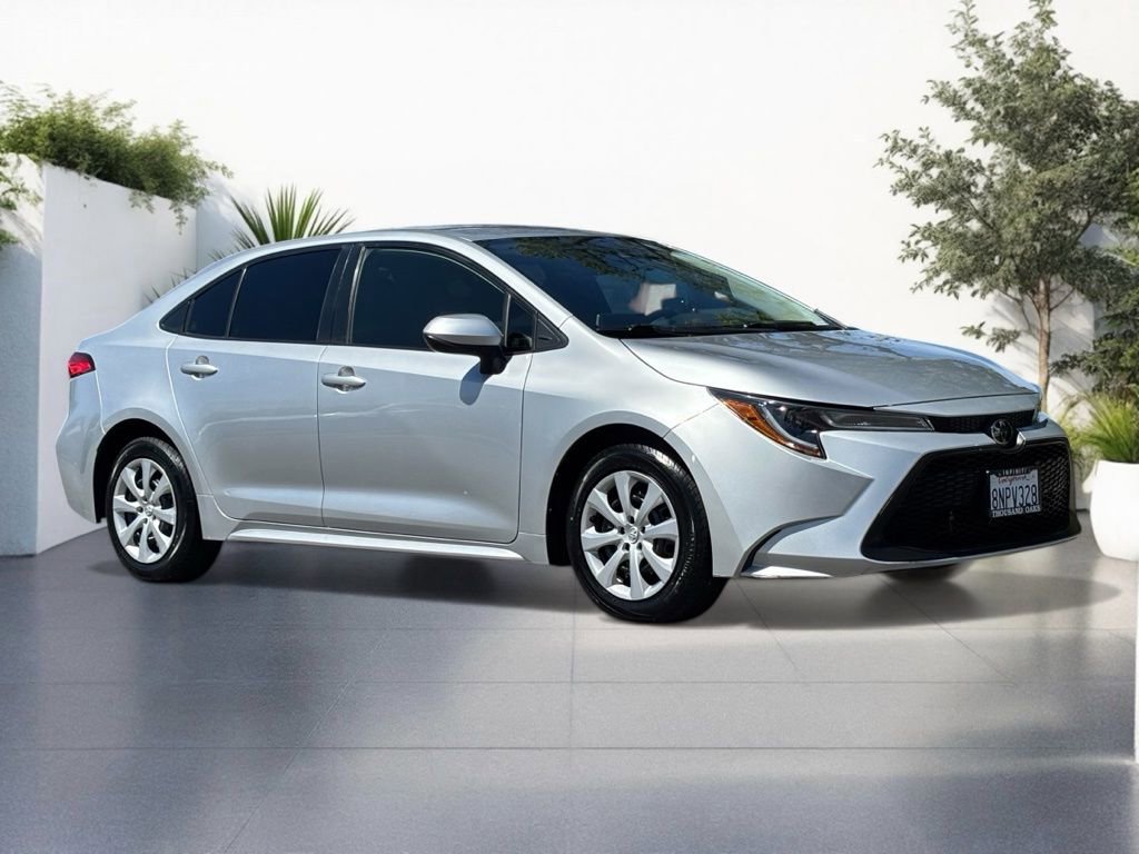 Used 2020 Toyota Corolla LE image 1