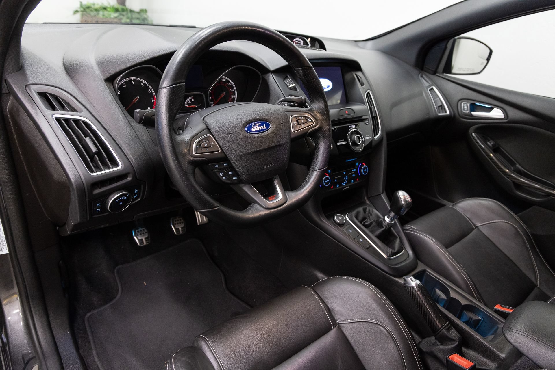 Used 2016 Ford Focus ST w/ Equipment Group 402A FWD image 6