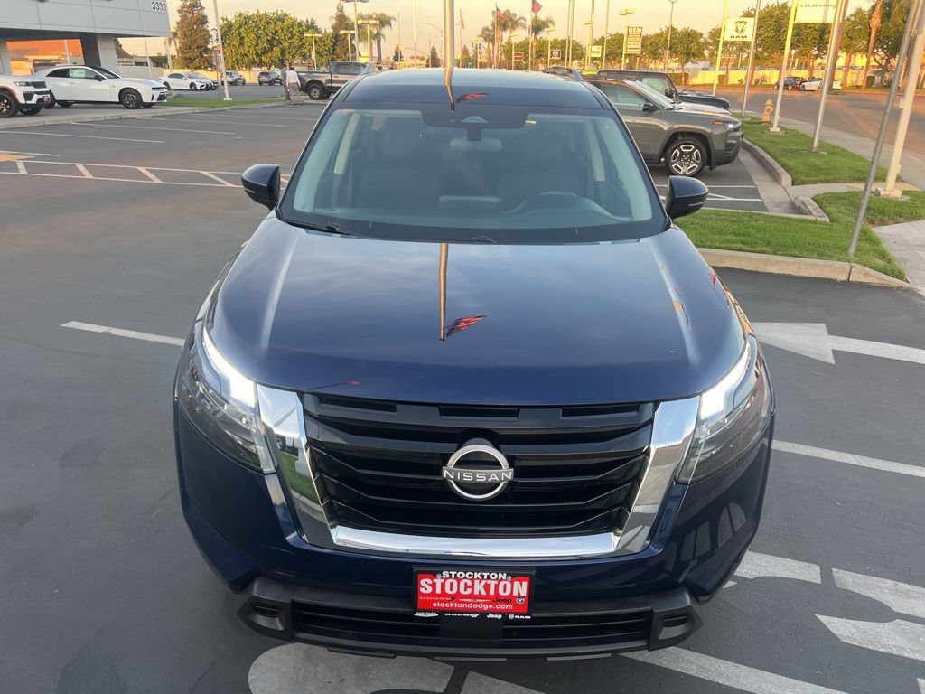 Used 2025 Nissan Pathfinder SV image 7