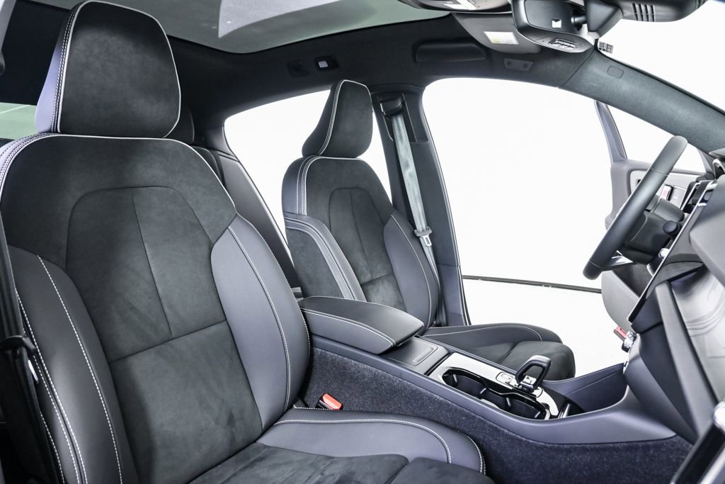 Used 2023 Volvo C40 P8 Recharge Ultimate image 25