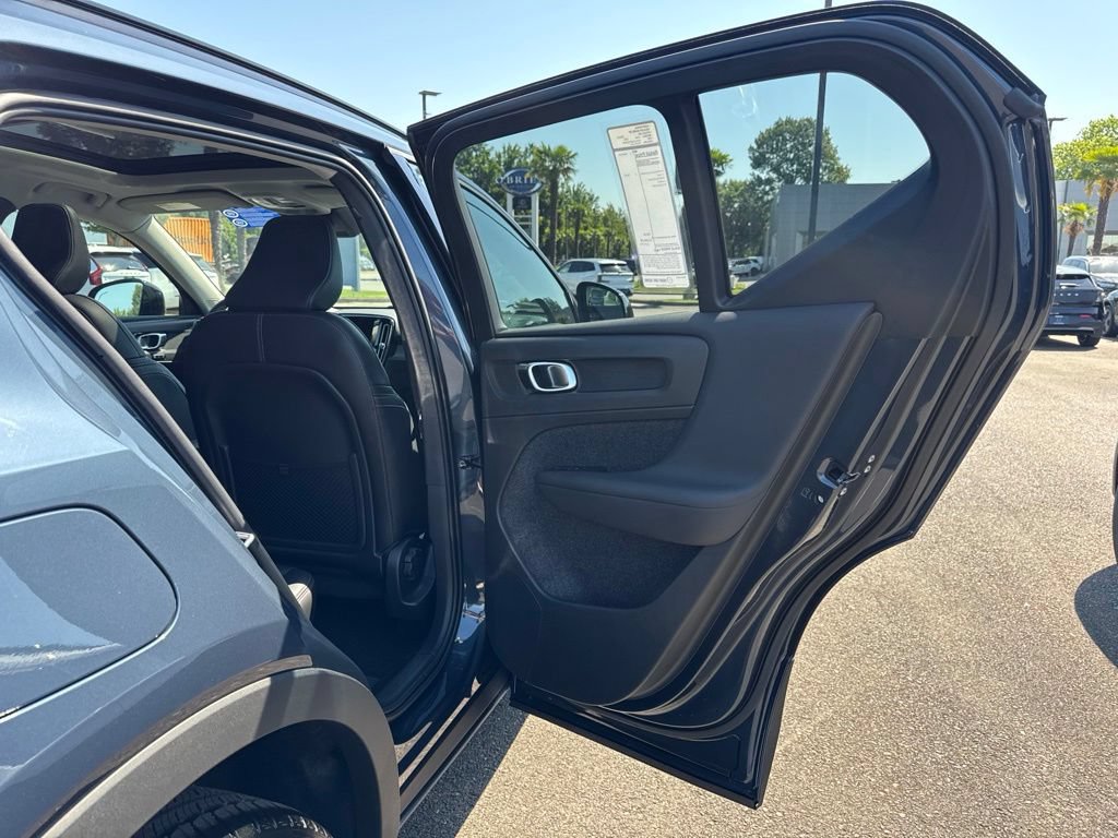 New 2026 Volvo XC40 B5 Core w/ Climate Package AWD/4WD image 17