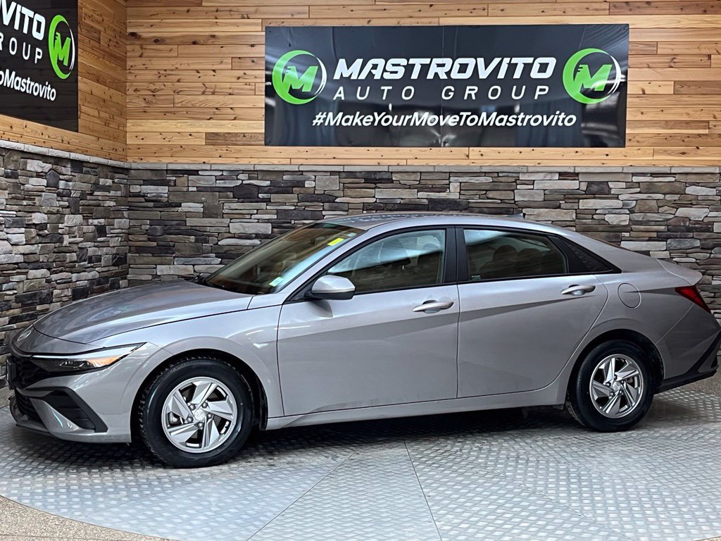 Certified 2024 Hyundai Elantra SE FWD image 10