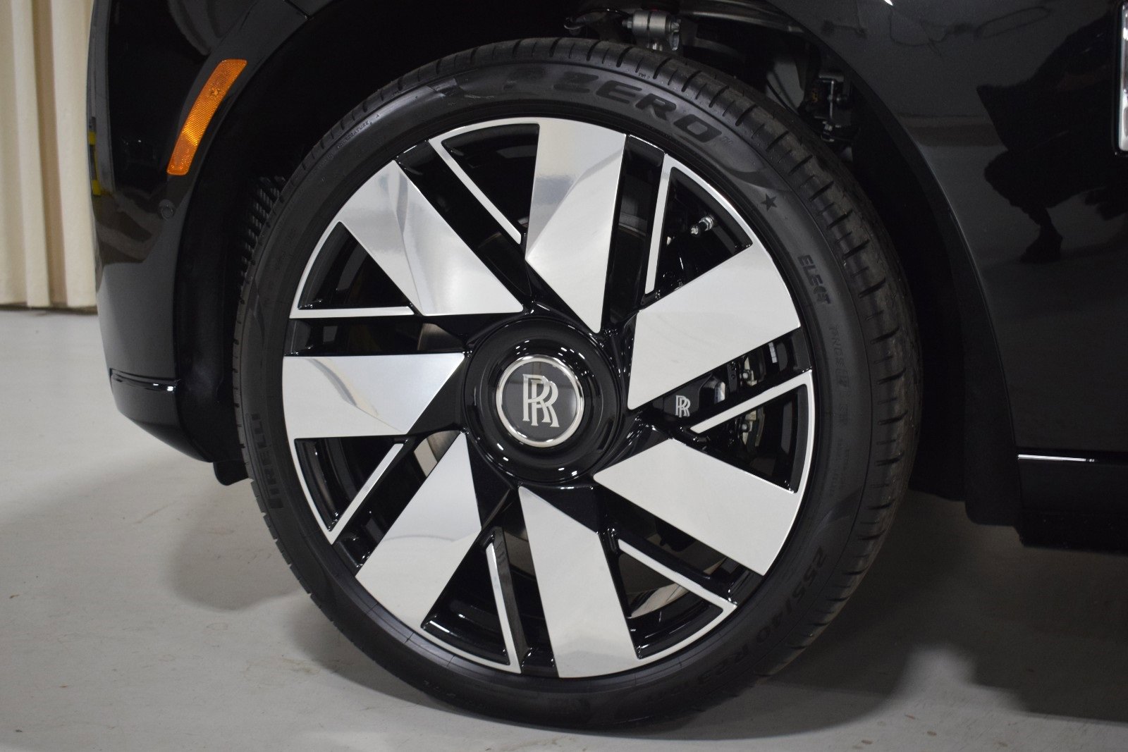 New 2026 Rolls-Royce Cullinan image 17