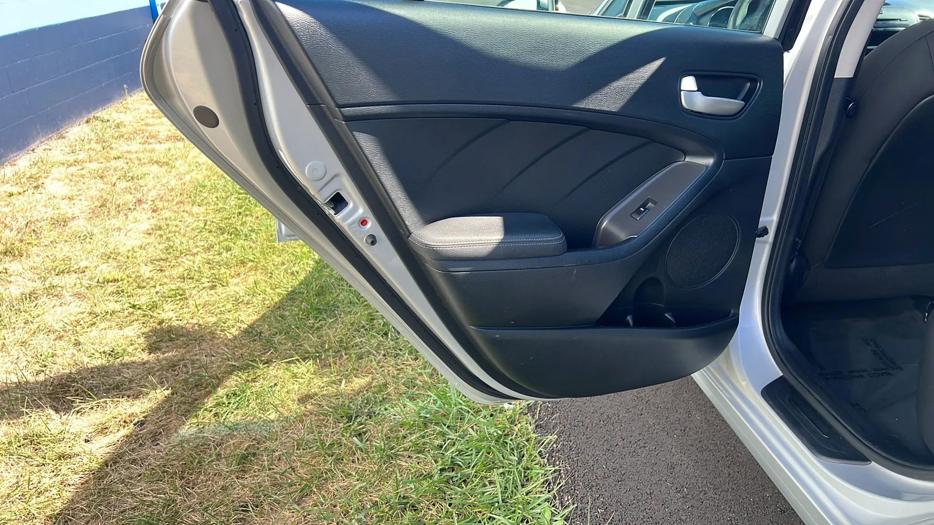 Used 2017 Kia Forte LX image 12